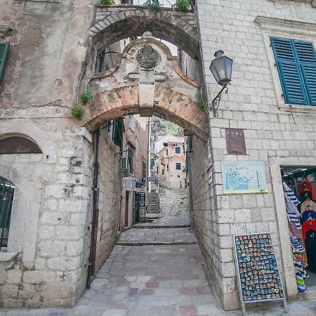 Apartment Alexandra Kotor Buitenkant foto