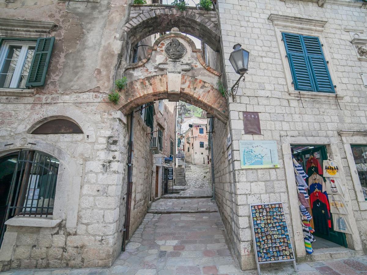 Apartment Alexandra Kotor Buitenkant foto